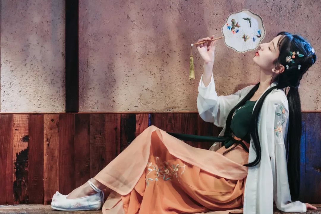 李煜菩萨蛮花明月暗笼轻雾,李白李煜最经典的十首词