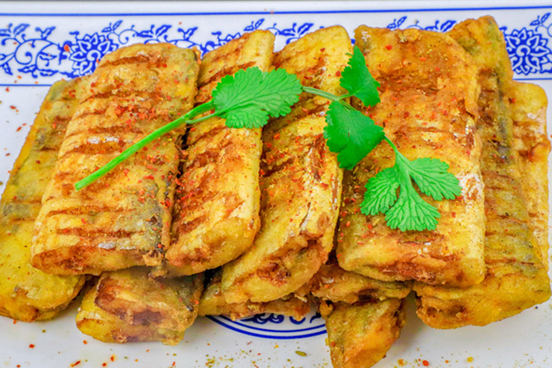 黄眼睛带鱼跟黑眼睛带鱼有啥区别,带鱼是黄眼睛好还是黑眼睛好吃