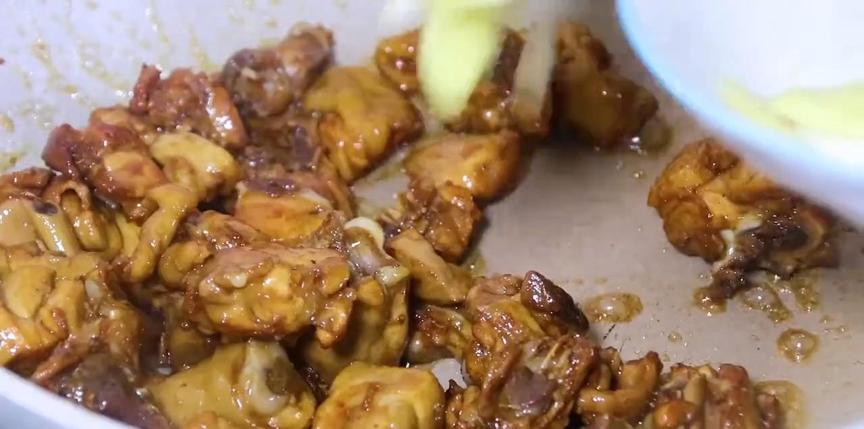 饭店的黄焖鸡好吃，酱和焖是关键，学会这样做，味道正宗不输饭店