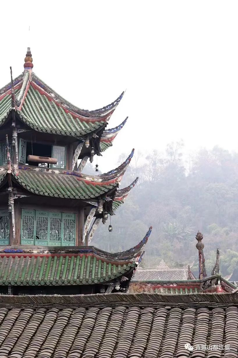 抓住秋天的尾巴！都江堰必打卡的8大晚秋好去处，步青山观烟岚云岫、入古城拾千年烟火，来过都会爱上