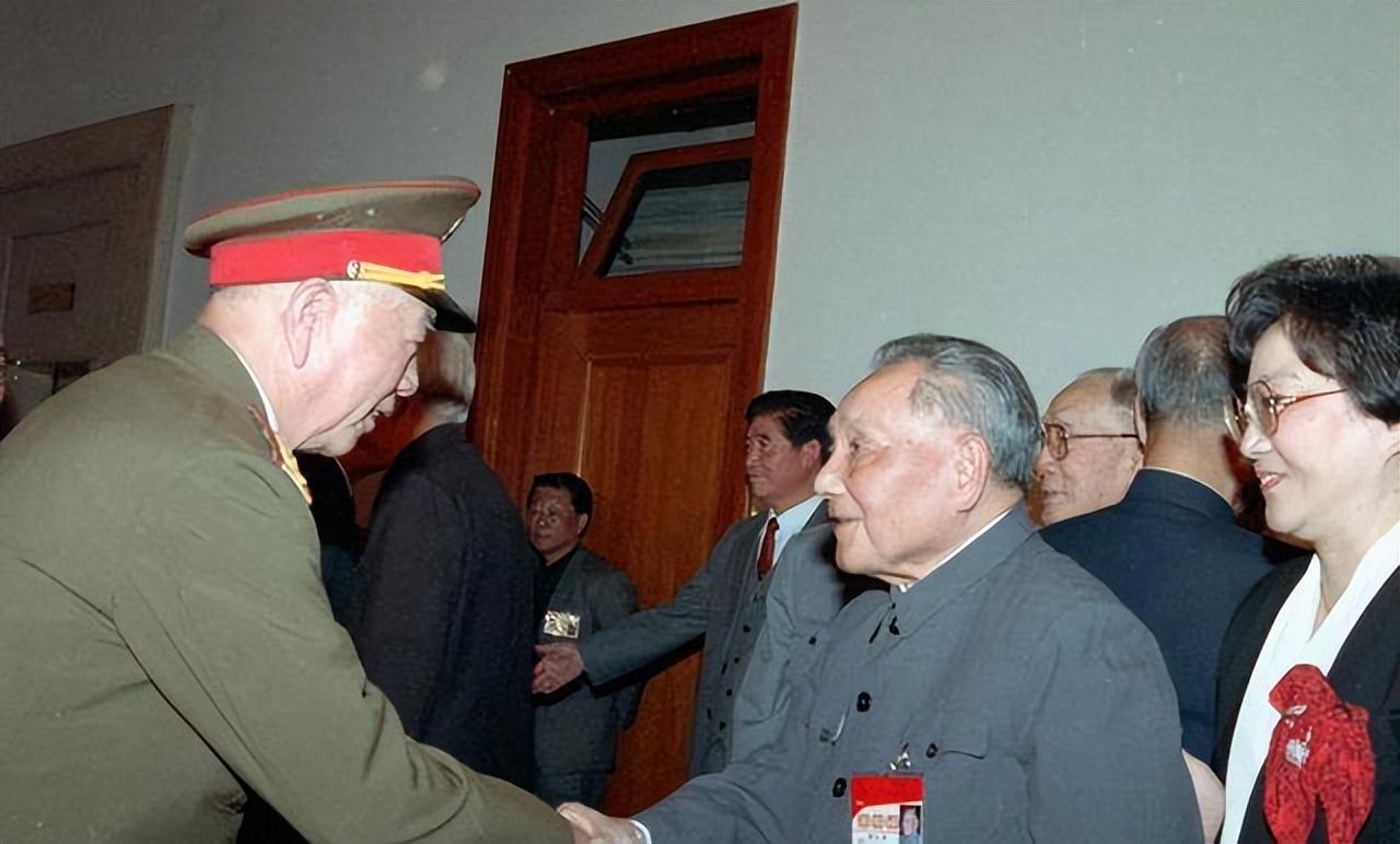 *小平邓**一生烟不离手，为买烟花光所有的钱，退休后仅用2个月戒烟