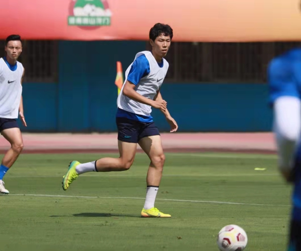 年仅十八岁的小将,年仅18岁的小将就追平了亚洲纪录