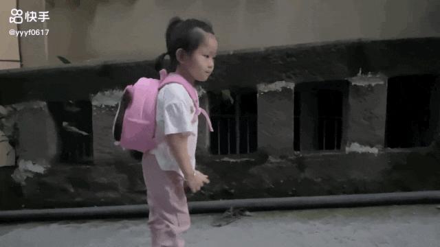 让全网心疼的豆豆，终于上小学了：爱，是治愈一切的良药！