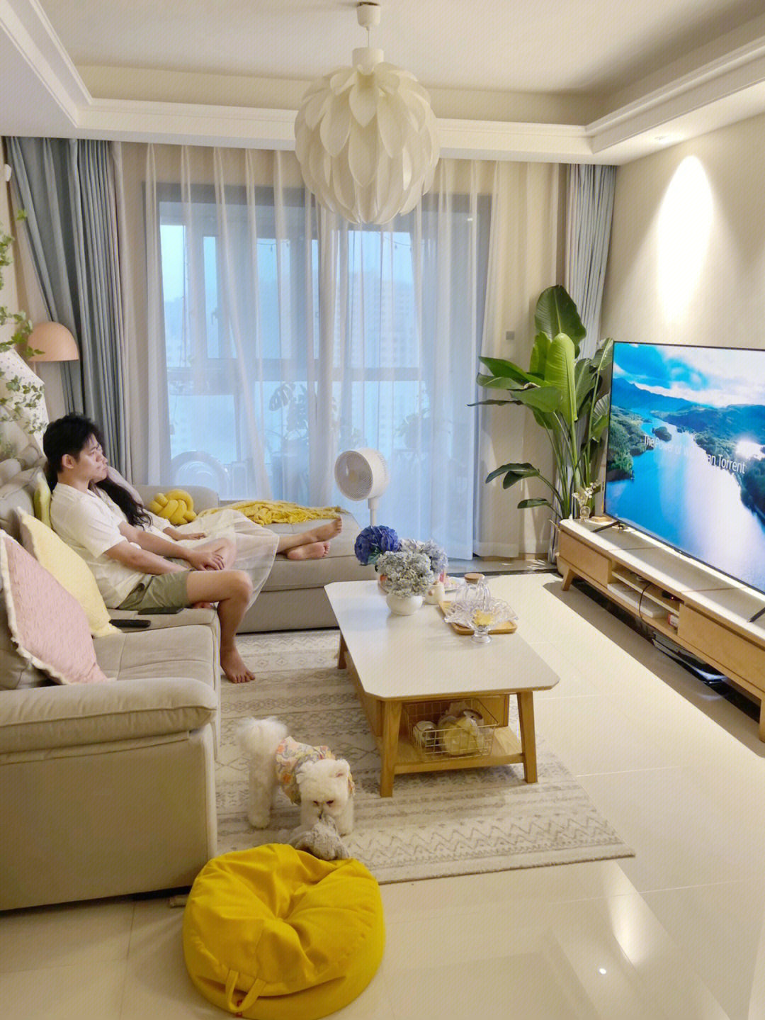 海信4k100寸激光电视多少钱,100寸激光电视和液晶电视哪个好