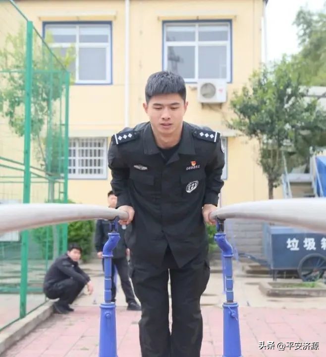 致敬八一戎装虽改初心不变,致敬八一致敬军人