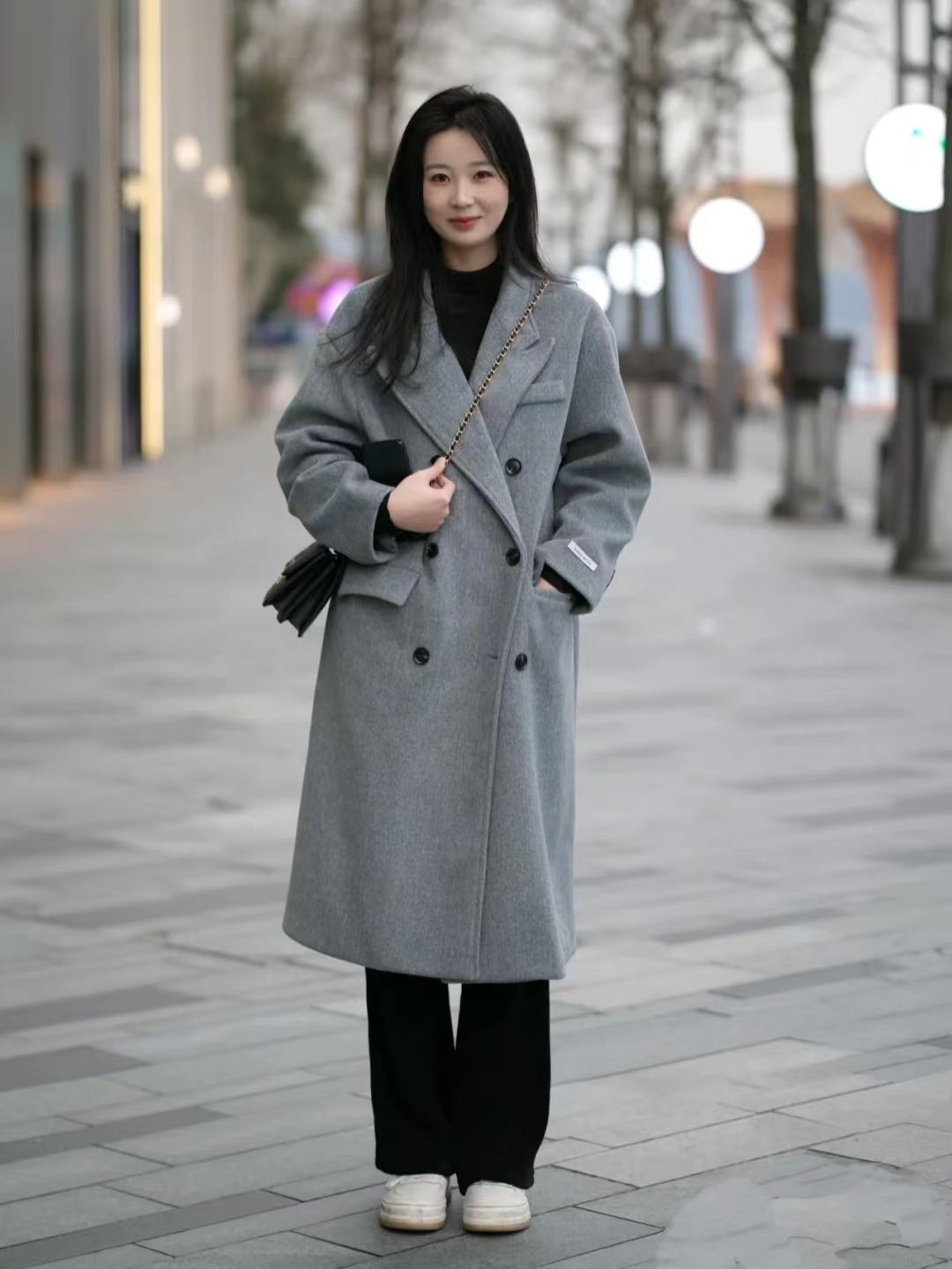 流行的运动鞋怎么搭配衣服,运动鞋秋季版怎么搭配衣服