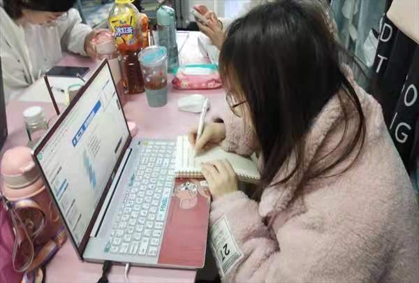 疫情防控工作与教育教学工作,统筹推进疫情防控和复学