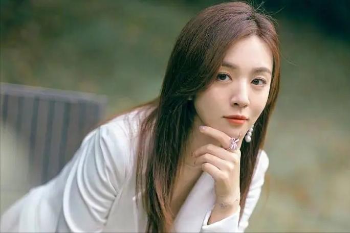 伸舌头、嘴亲肿，“中老年”演员吻戏不忍直视，一个比一个辣眼睛