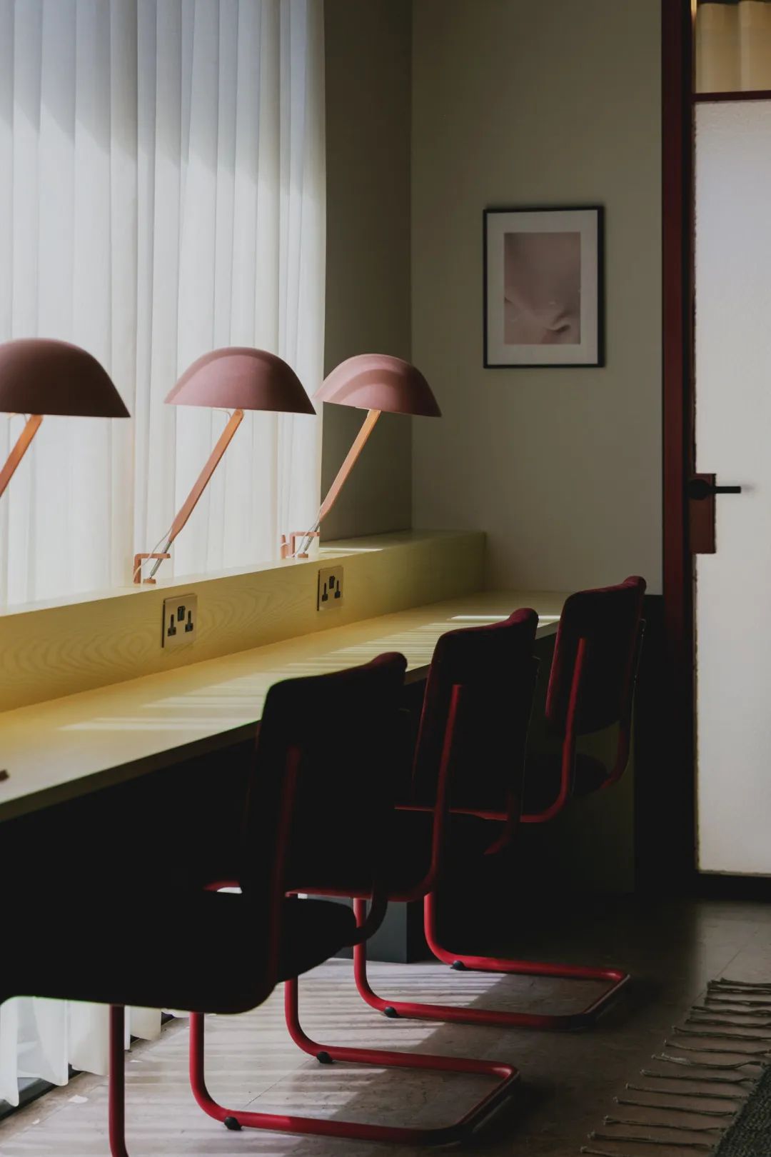 有吧台,有吧台有餐桌的设计