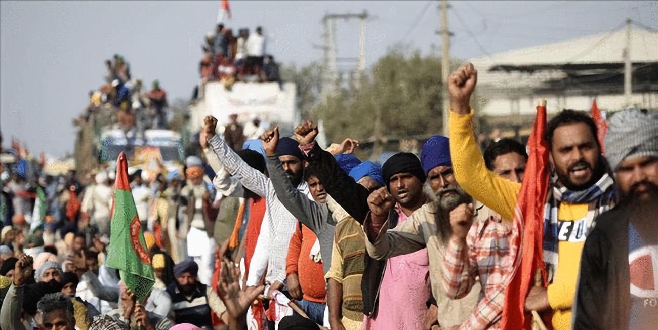 下水道藏2亿现金，豪宅中美女成群，印度军官是如何“挣钱”的？