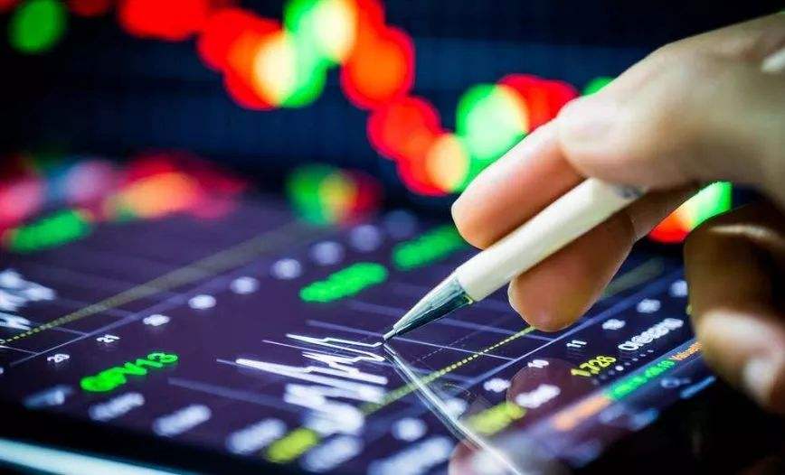 张某某拉微信群招揽炒股客户涉嫌诈骗罪，拘留37天后取保候审