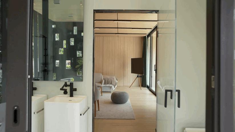 他只用了一星期，建成一座「可移动的房子」，上山下海睡遍世界