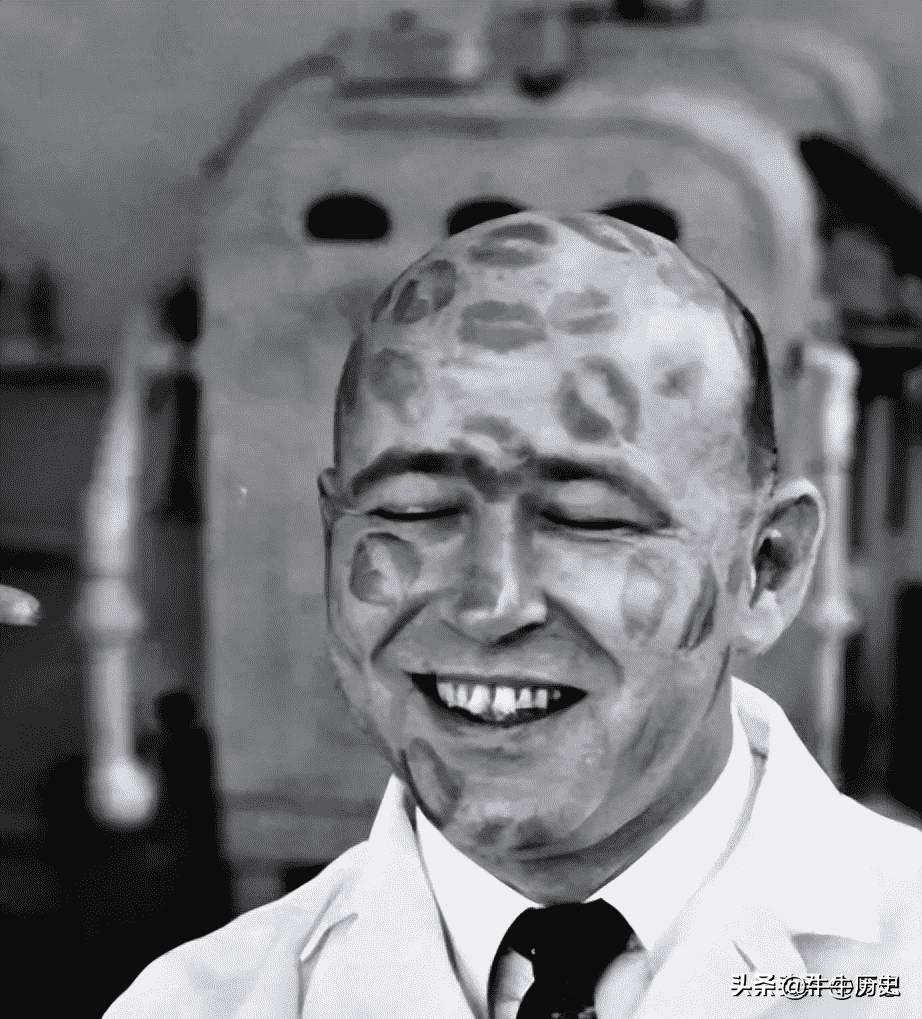 男人藏品,男子收藏罕见100元纸币