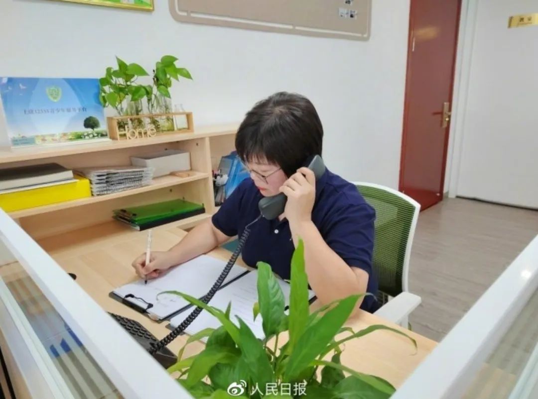 *底卧**“约死群”