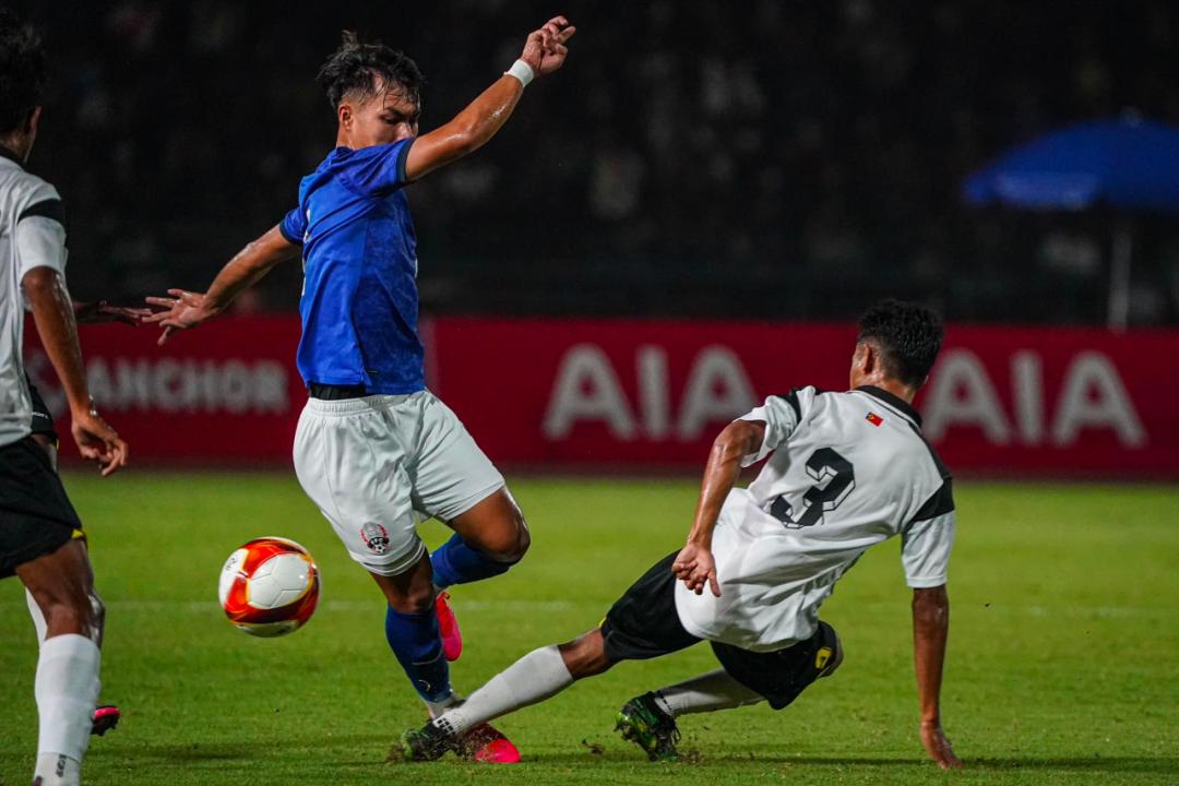 柬埔寨人玩足球,柬埔寨足球现场