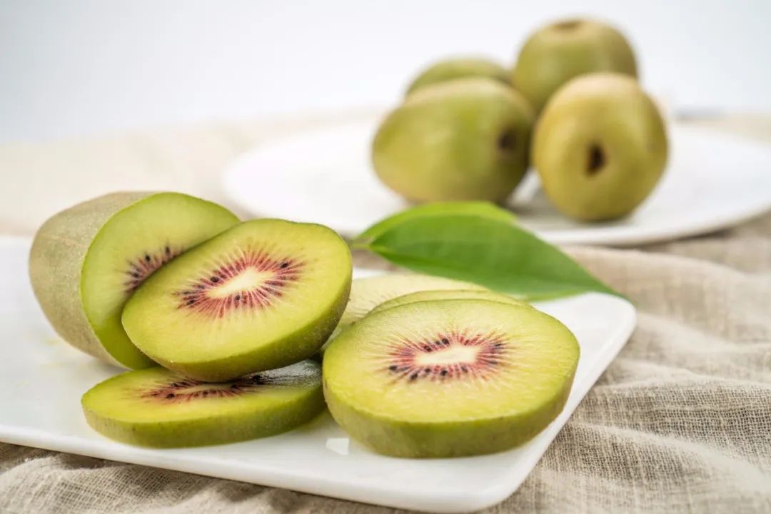 猕猴桃是天然的“长寿果”？绿心和黄心有什么区别？快来学习！