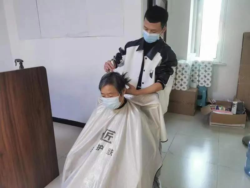 万众一心众志成城战必胜,众志成城坚决打赢病毒抗击战