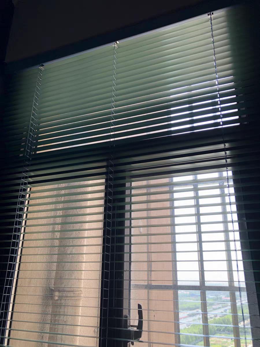 百叶帘适合用在卫生间,卫生间装百叶帘子透光吗