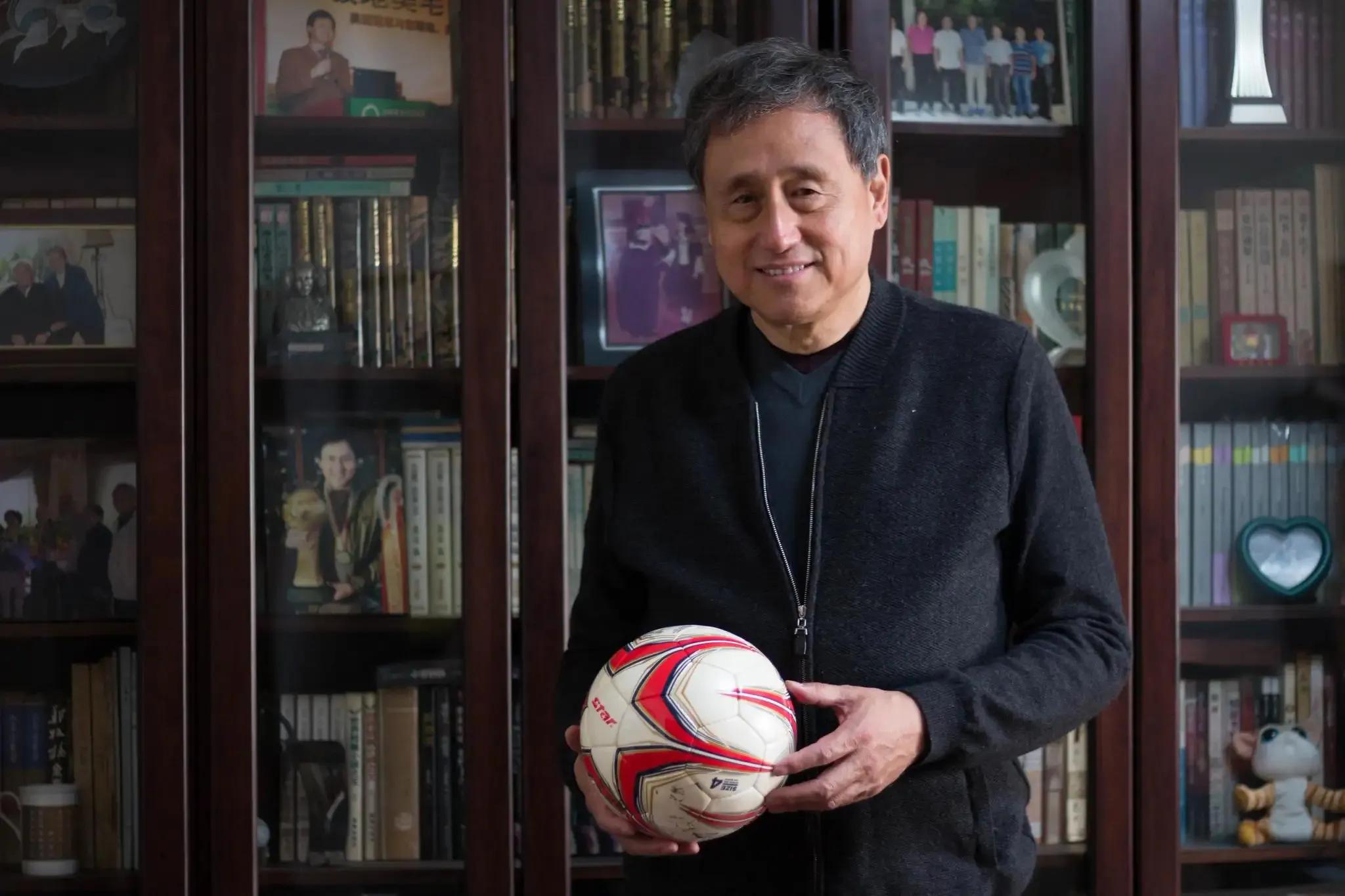 足球解说员排名贺炜,解说员天花板诗人贺炜