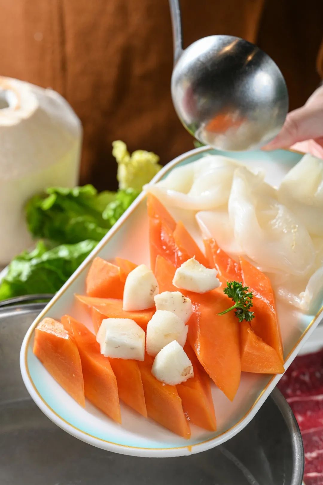 花胶鸡汤椰子水,椰子花胶煲鸡汤的做法及功效