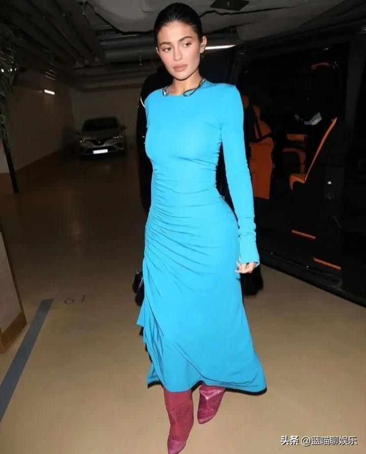 凯莉詹娜穿黑色皮裤,凯莉詹娜穿chanel