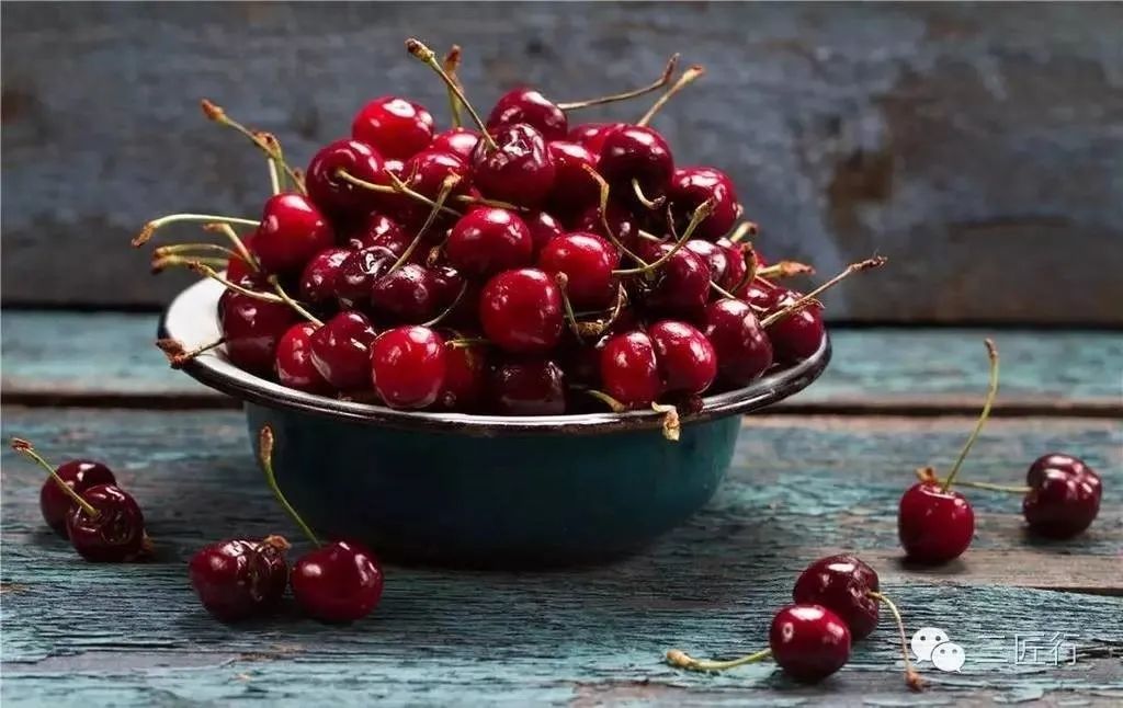 100元能在世界各地买什么,100元在世界各地都能买到什么