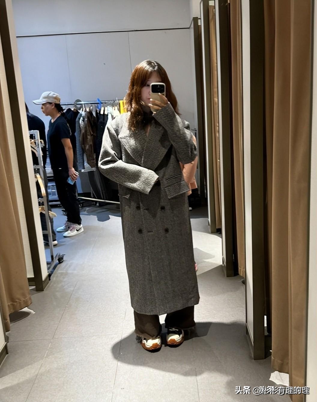 狂揽50亿！月薪2万不配穿UR？网友：穷人买不起，中产看不上