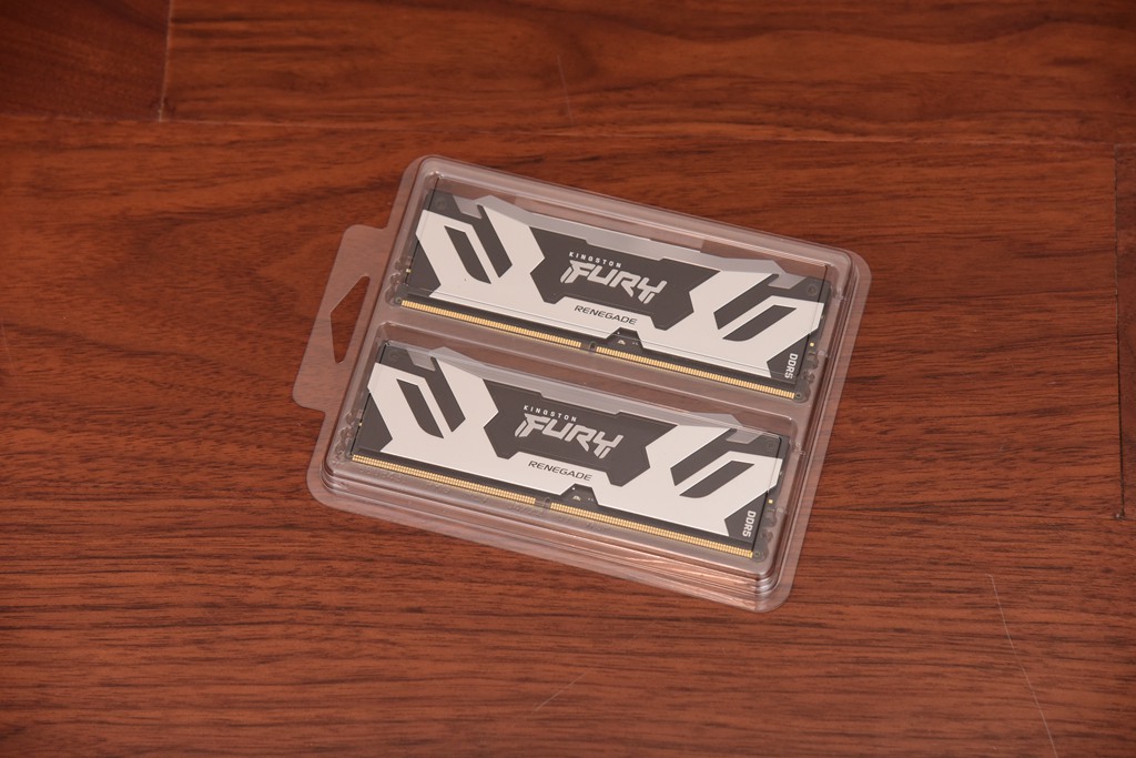 来自服务器血统的游戏主板—美超微C9Z790-CGW,打游戏怎么样?