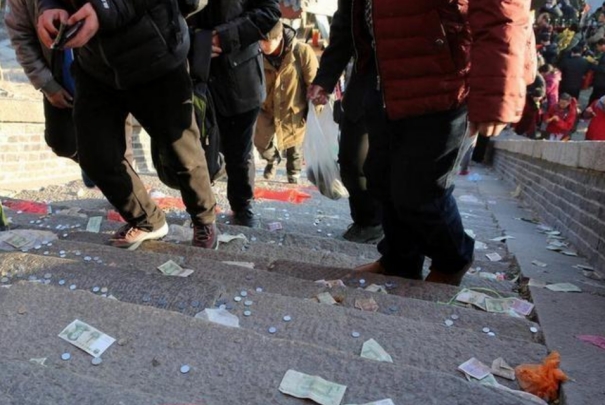 路上碰到这10件东西千万别捡,路边遇到4种东西不要随便捡回家