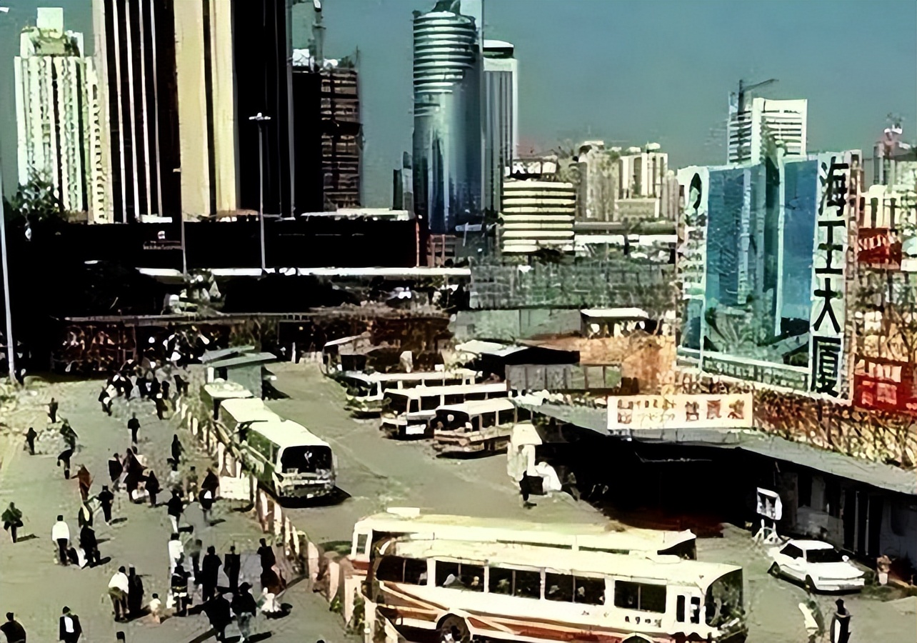 曾经的地产大亨许家印衣锦还乡,许家印30年商海浮沉