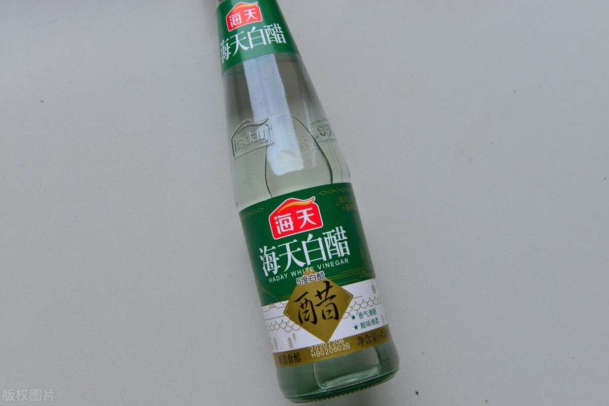 浴室玻璃上的顽固污渍怎样清除呀,窗户玻璃上的污渍怎么去除小妙招