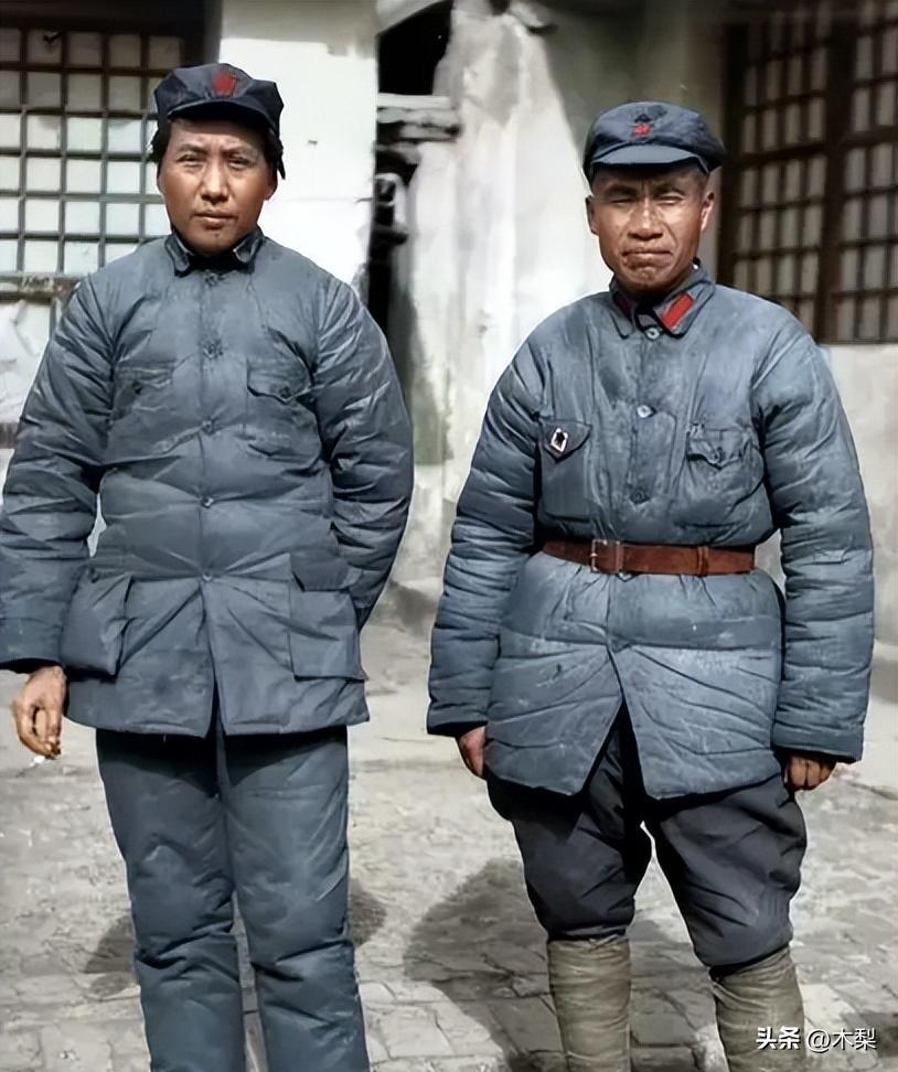 女子身着日本侵华军装露脸,日军女子拍照