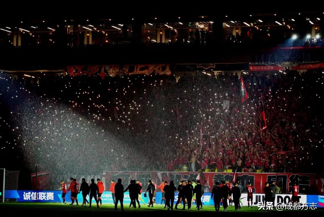 凤凰山爆炸,凤凰山主场爆燃场面