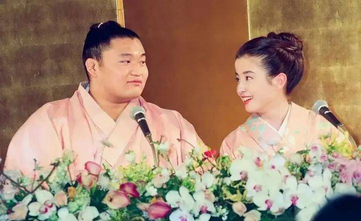 被母亲送给导演，被强迫拍摄，她的一生有多可悲