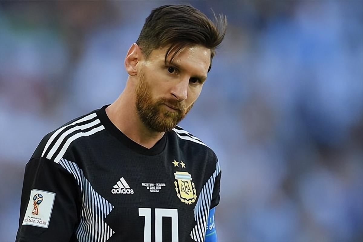 梅西缺席香港比赛引发众怒,梅西回应缺席香港行比赛现场