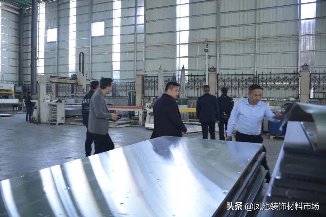 山东华建铝业集团铝合金家具,山东华建铝业集团生产车间