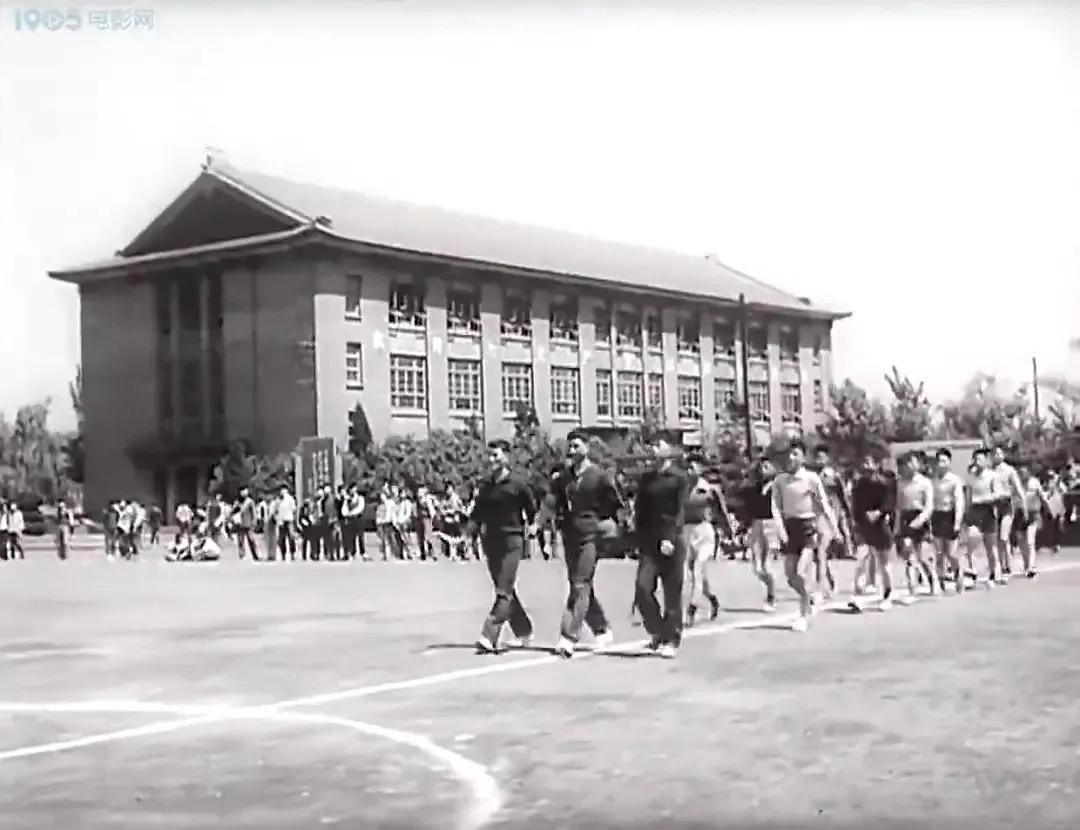 老电影海燕,老电影两个小足球队1956插曲