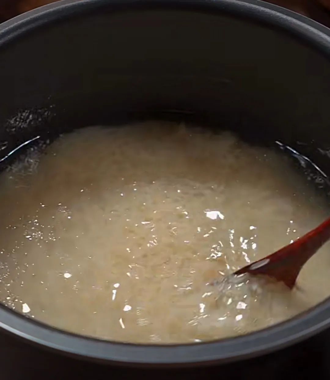 蒸米饭要放什么才饭香软可口,蒸米饭别只加清水四个小窍门