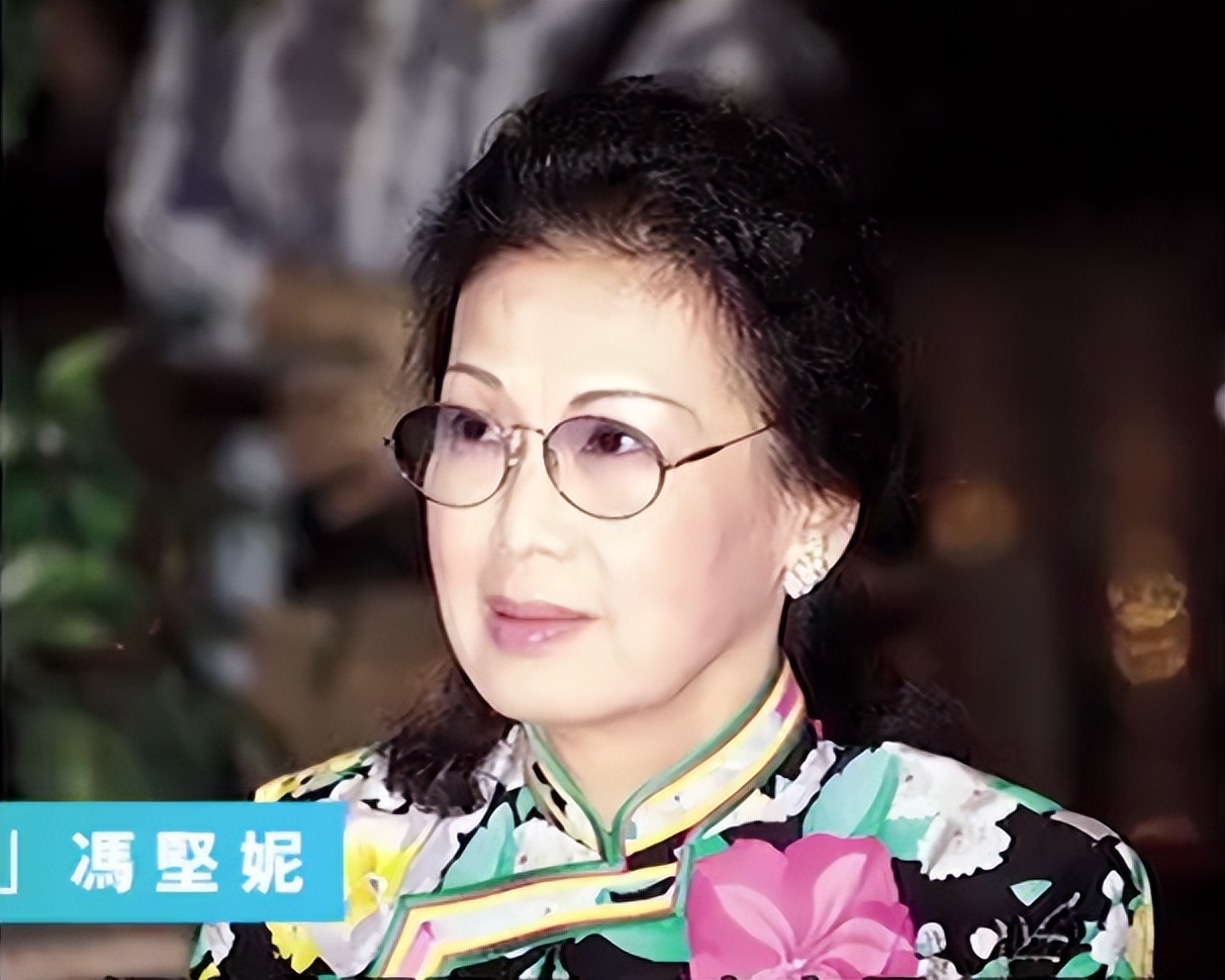 百年霍家：独尊大房，二房三房子女不与父合影，不得插手家族生意