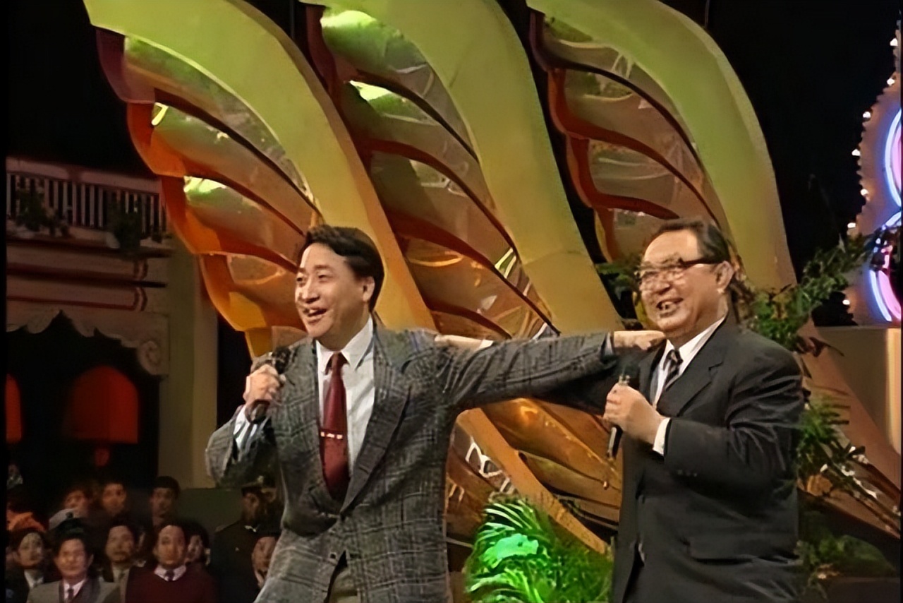 1983年第一届春晚，部级领导审查后：怎么能让姜昆主持？