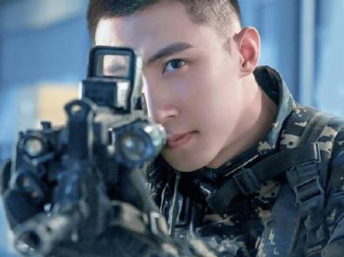 《红海行动》后，黄景瑜又有代表作，合作的王丽坤比李沁更有CP感