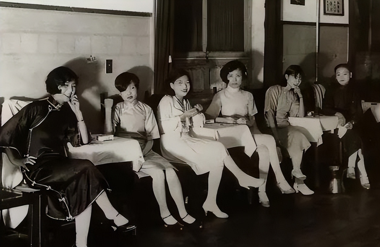 上海解放后，陈毅是如何整治黑道和*院妓**的？连蒋介石都夸他太厉害