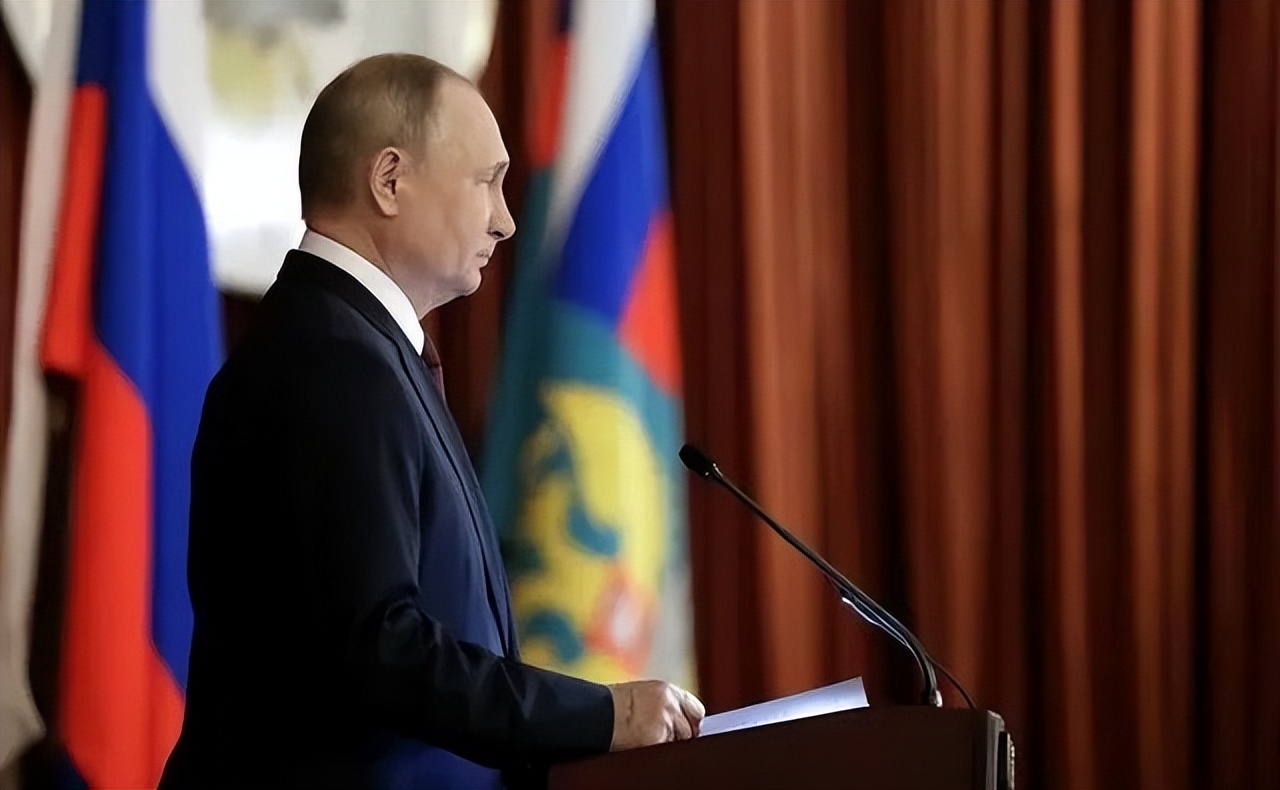 为什么普京走路右胳膊不摆动,普京为什么走路一个胳膊不动