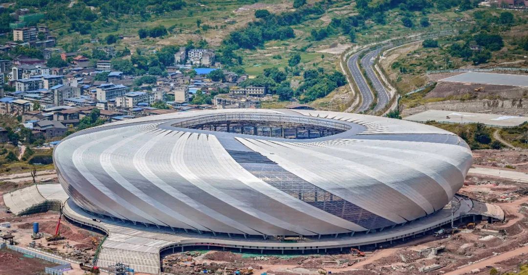 最新进展!龙兴足球场10月底竣工交付