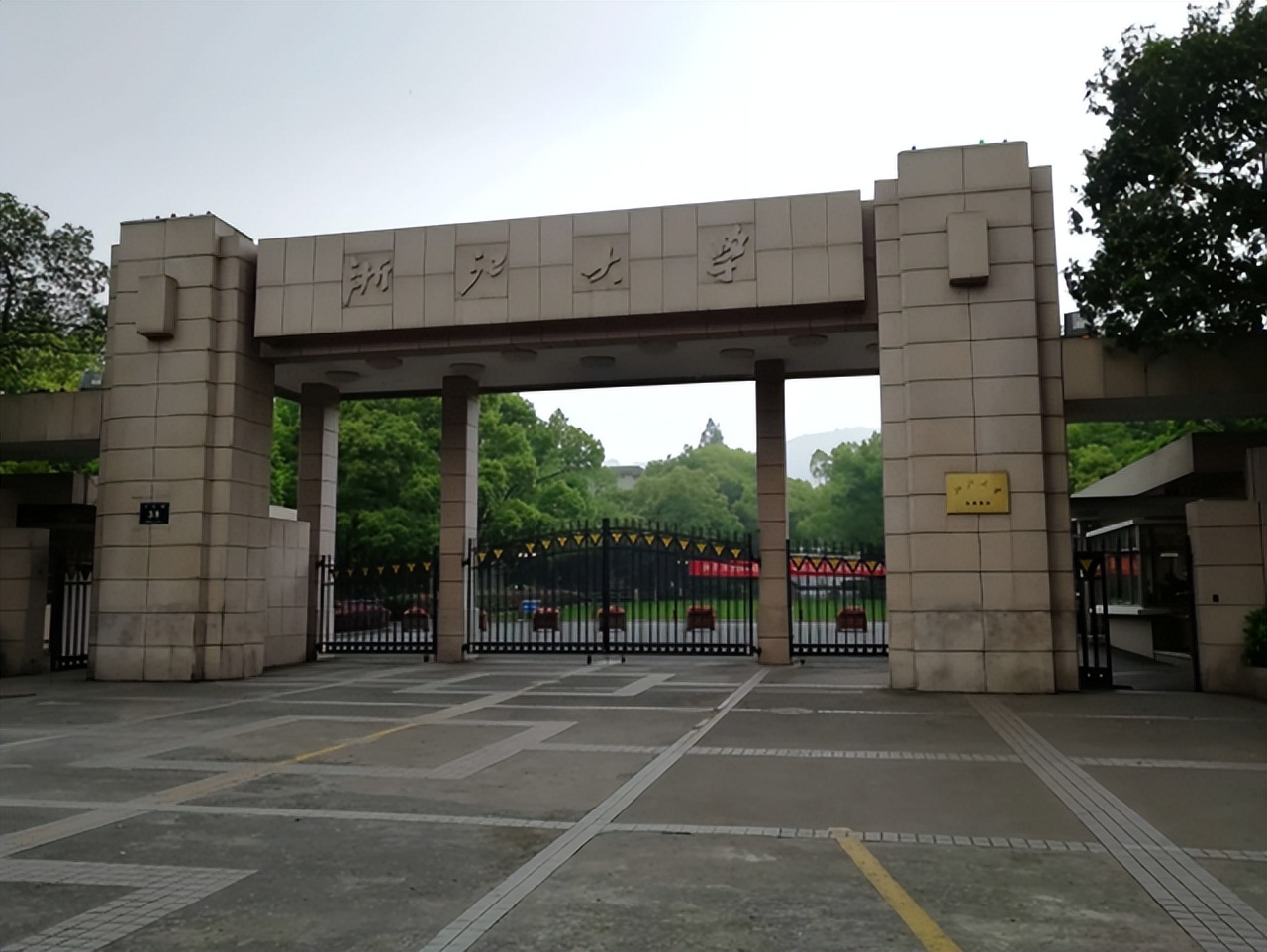 ABC发布中国大学排名榜，引发质疑和群嘲，郑强教授点评：没意义