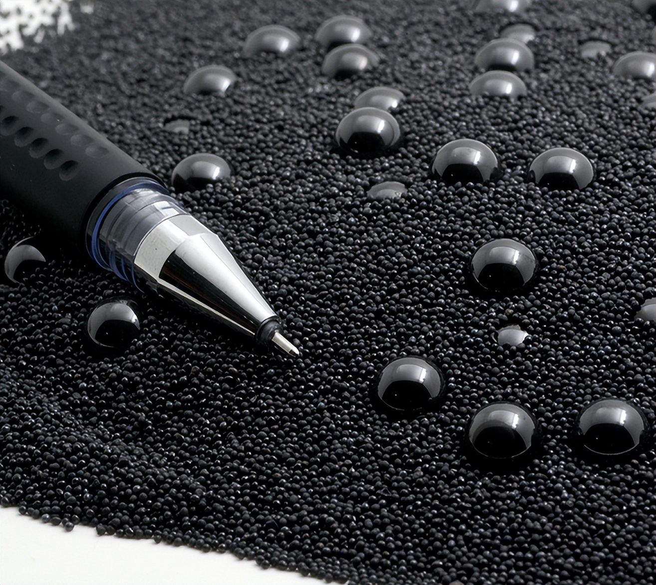 高硬度高纯度超细粉体研磨与分散技术升级——氮化硅微珠性能领先