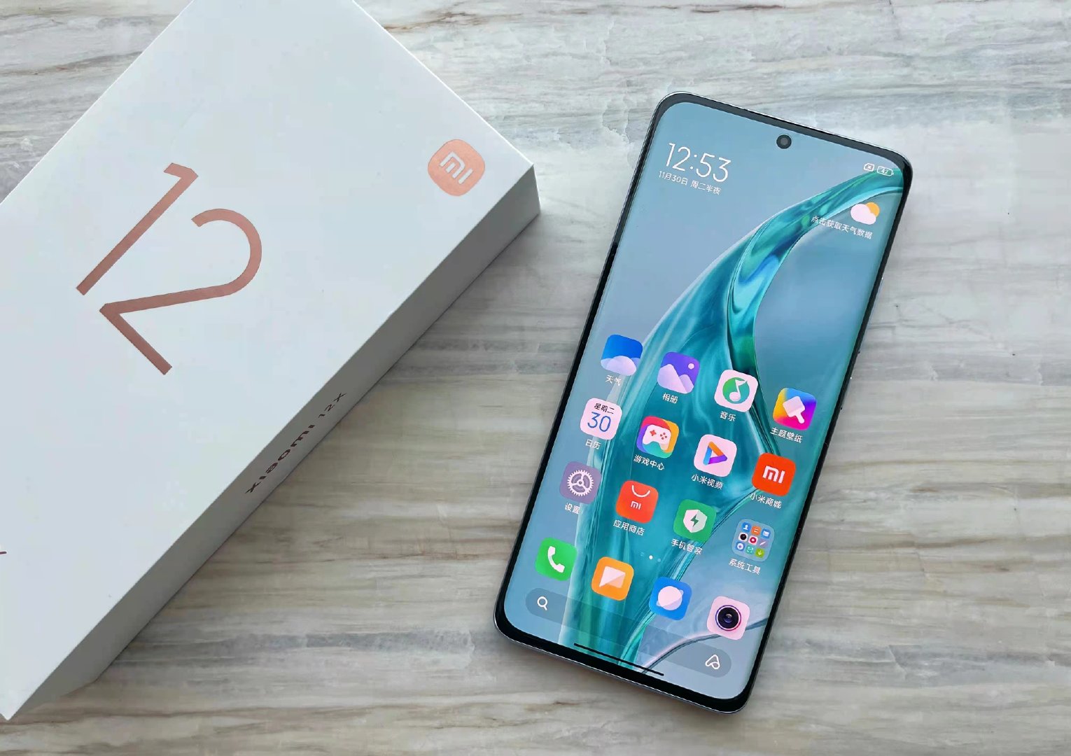 小米12对比三星s22哪个值得入手,三星s22+比s22贵1800值得买吗