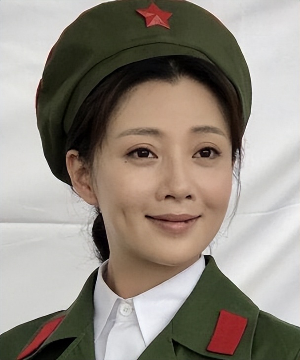 殷桃年轻时颜值巅峰,殷桃回眸一笑百媚生