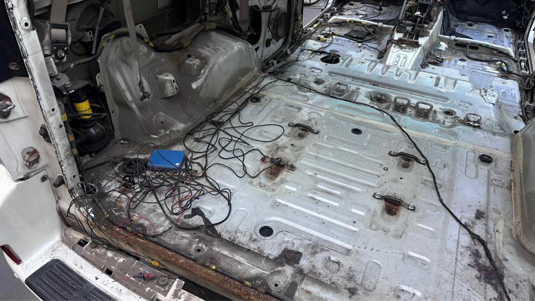 03年丰田霸道全车翻新多少钱,2004款丰田霸道拆车视频