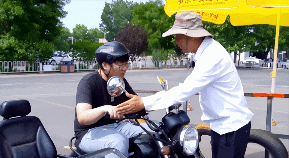 交通驾校摩托车训练,公交驾校摩托车考试